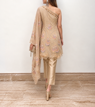 Load image into Gallery viewer, Feather tunic
